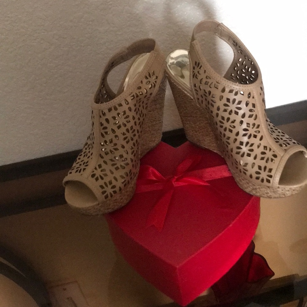 Carlos Santana Wedge Cork Heel Shoes.